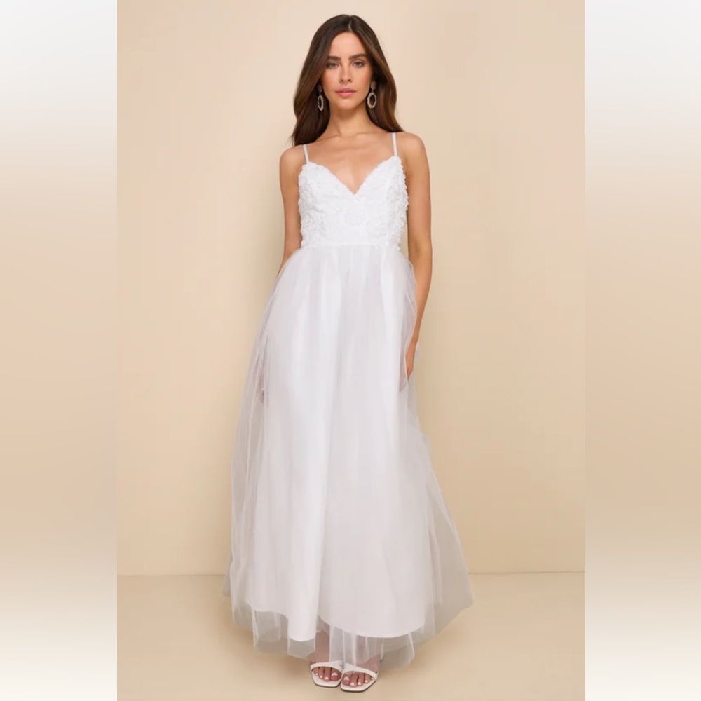 NWT. Graceful Beauty White 3D Floral Tulle Sleeveless Maxi Dress. XLarge